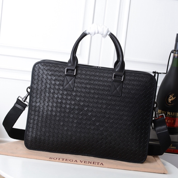 ボッテガヴェネタバッグ背面デザイン